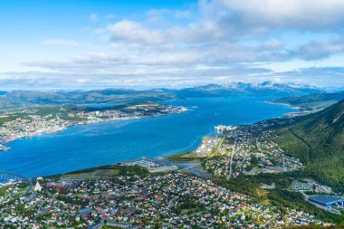 Tromso ve Tromsoysundet Boğazı Norveç havadan görünümü