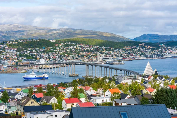 Blick Auf Tromso Auf Der Insel Tromsoja Die Durch Eine — Stockfoto