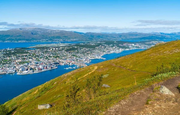 ノルウェーのトロムソと Tromsoysundet の海峡の空撮 — ストック写真