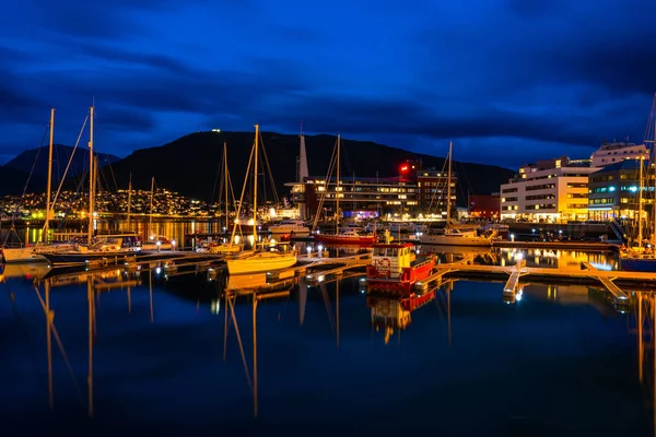 Tromso Noruega Agosto 2018 Vista Nocturna Zona Del Puerto Deportivo —  Fotos de Stock