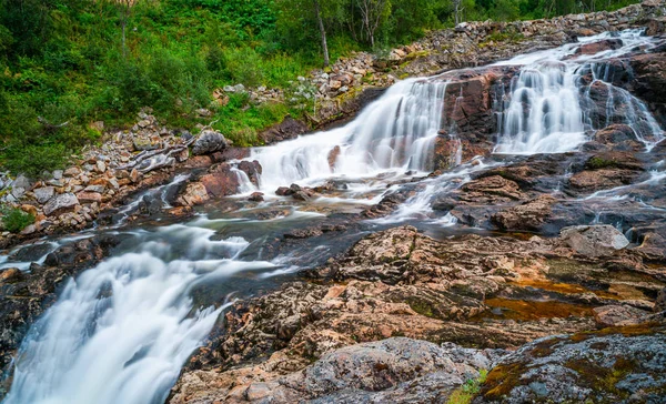 Mały Wodospad Pobliżu Ersfjorden Norwegii — Zdjęcie stockowe