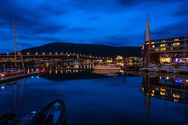 Nacht Uitzicht Jachthaven Tromsø Met Tromsø Brug Verte Lange Blootstelling — Stockfoto