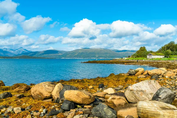 Blick Auf Den Steinigen Strand Und Den Fjord Von Tromso — Stockfoto