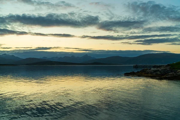 Widok Fiord Tromso Wyspie Tromsoya Podczas Zachodu Słońca Norwegia — Zdjęcie stockowe