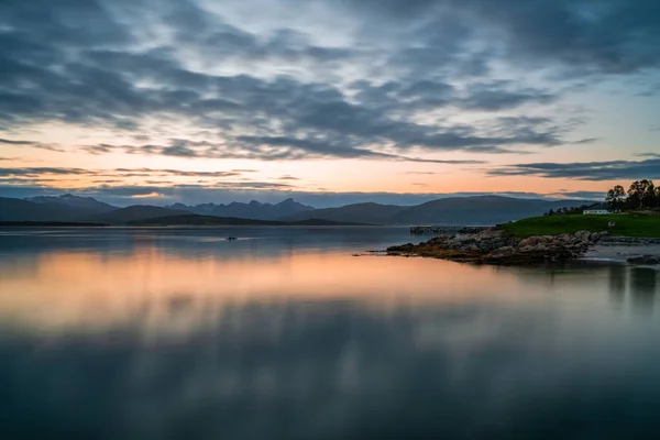 Widok Fiord Tromso Wyspie Tromsoya Podczas Zachodu Słońca Norwegia — Zdjęcie stockowe