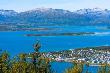 Tromso ve Tromsoysundet Boğazı Norveç havadan görünümü