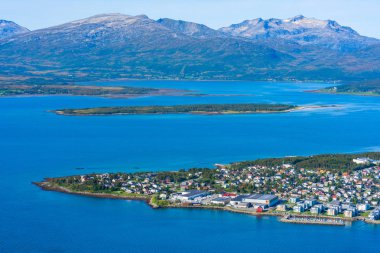 Tromso ve Tromsoysundet Boğazı Norveç havadan görünümü