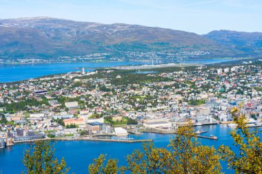 Tromso ve Tromsoysundet Boğazı Norveç havadan görünümü