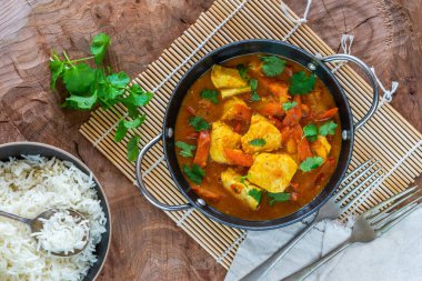 Balık Mappas - Kerala stil Hindistan cevizi balık pilav köri. Güney Hint devlet Kerala popüler bir yemektir. Üstten görünüm