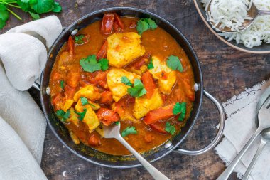 Balık Mappas - Kerala stil Hindistan cevizi balık pilav köri. Güney Hint devlet Kerala popüler bir yemektir. Üstten görünüm