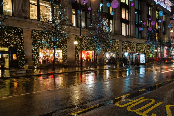 ロンドン 2018 Selfriges の夜景 オックスフォード ストリートの高級デパートのクリスマスの装飾 — ストック写真