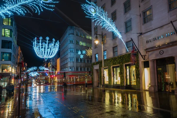 新しいボンド ストリート ロンドンの有名なウエスト エンド地区 ロンドン イギリス 2018 クリスマス イルミネーションです 面積は有名なまたは高価なアイテムを販売する多くのファッション店のホーム — ストック写真