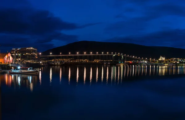 Vue Nuit Pont Tromso Travers Détroit Tromsoysundet Tromso Norvège — Photo