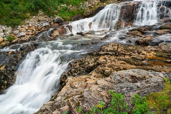 Ein Kleiner Wasserfall Der Nähe Von Ersfjord Norwegen — Stockfoto