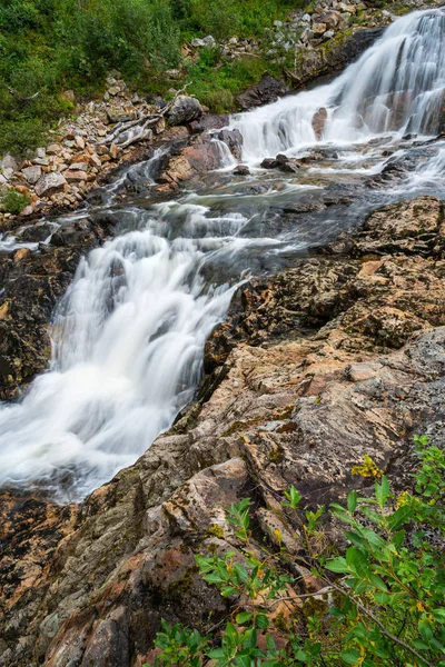 Ein Kleiner Wasserfall Der Nähe Von Ersfjord Norwegen — Stockfoto