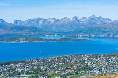 Tromso ve Tromsoysundet Boğazı Norveç havadan görünümü
