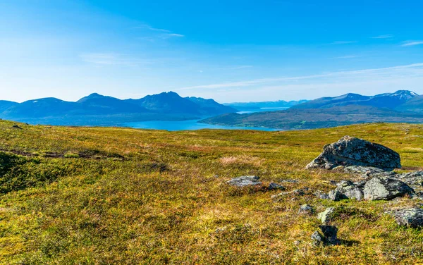 Widok Góry Wzgórza Wokół Cieśninę Tromsø Tromsoysundet Norwegii — Zdjęcie stockowe