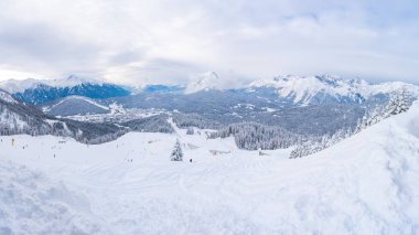 Kış manzarası kar ile geniş panoramik manzaralı Alps Seefeld in Tyrol, Avusturya Devlet kaplı. Kış Avusturya