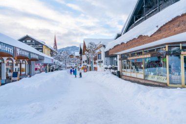 Seefeld, Avusturya - 07 Ocak 2019: Seefeld in Tyrol, Avusturya Devlet bir turistik tesisi ve kar spor, özellikle kayak ve dağ yürüyüş için popüler bir yer olduğunu