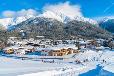 Seefeld, Avusturya - 12 Ocak 2019: Seefeld in Tirol Innsbruck yaklaşık 17 km bulunan Avusturya Bu kış spor binaları için bilinen en popüler turistik merkezlerinden biridir