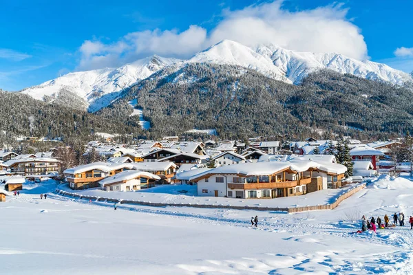 Seefeld, Avusturya - 12 Ocak 2019: Seefeld in Tirol Innsbruck yaklaşık 17 km bulunan Avusturya Bu kış spor binaları için bilinen en popüler turistik merkezlerinden biridir
