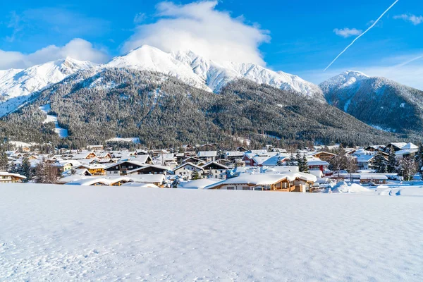 Seefeld, Avusturya - 12 Ocak 2019: Seefeld in Tirol Innsbruck yaklaşık 17 km bulunan Avusturya Bu kış spor binaları için bilinen en popüler turistik merkezlerinden biridir