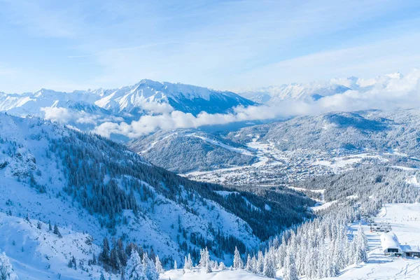 在奥地利蒂罗尔州的塞费尔德 冬季景观与雪覆盖的阿尔卑斯山 冬季在奥地利 — 图库照片