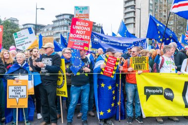 Londra, İngiltere - 23 Mart 2019: Yüz binlerce Remain kampanya protestocular katılmak insanların oy Mart son Brexit anlaşma üzerinde bir oy talep merkezi Londra'da.