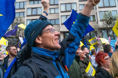 Londra, İngiltere - 23 Mart 2019: Yüz binlerce Remain kampanya protestocular katılmak insanların oy Mart son Brexit anlaşma üzerinde bir oy talep merkezi Londra'da.