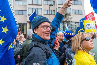 Londra, İngiltere - 23 Mart 2019: Yüz binlerce Remain kampanya protestocular katılmak insanların oy Mart son Brexit anlaşma üzerinde bir oy talep merkezi Londra'da.