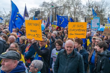 Londra, İngiltere - 23 Mart 2019: Yüz binlerce Remain kampanya protestocular katılmak insanların oy Mart son Brexit anlaşma üzerinde bir oy talep merkezi Londra'da.