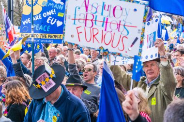 Londra, İngiltere - 23 Mart 2019: Yüz binlerce Remain kampanya protestocular katılmak insanların oy Mart son Brexit anlaşma üzerinde bir oy talep merkezi Londra'da.