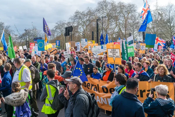 2019 수천의 캠페인 시위대 Brexit 거래에 투표를 런던에 사람들의 — 스톡 사진