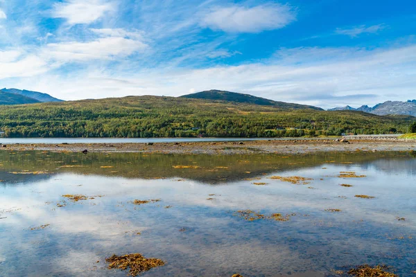 Vue Île Kvaloya Face Fjord Depuis Hakoya Dans Comté Troms — Photo