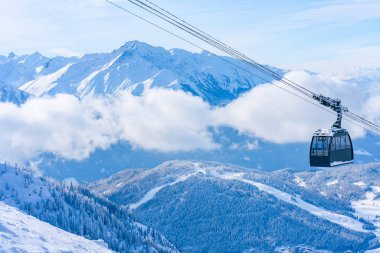 Kar ile kış manzara Tirol Avusturya eyaletinde Seefeld Alps kaplıdır. Avusturya 'da kış