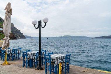 Fira limanından volkan kaldera ve Ege Denizi görünümü, Santorini manzara, Yunanistan