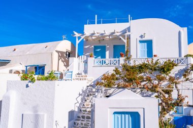Oia, Santorini, Yunanistan'da beyaz badanalı geleneksel ev
