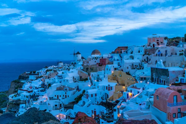 Gün Doğumunda Oia Beyaz Badanalı Evlerin Manzarasına Sahip Santorini Peyzajı — Stok fotoğraf