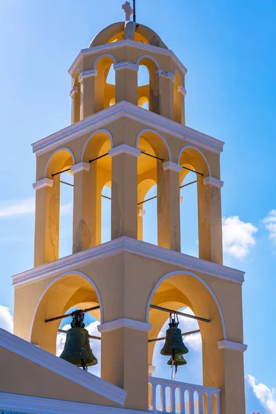 Mavi Gökyüzüne Karşı Oia Agios Georgios Kilisesi Çan Kulesi Santorini — Stok fotoğraf