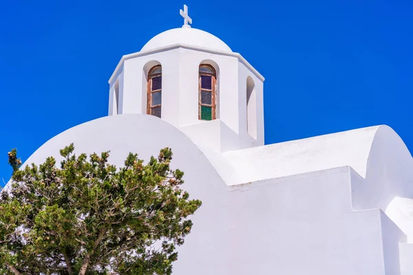 Geleneksel Beyaz Badanalı Yunan Kilisesi Agaimst Mavi Gökyüzü Santorini Yunanistan — Stok fotoğraf