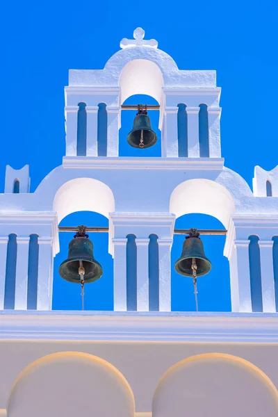 White Church Bell Tower Blue Sky Santorini Cyclades Greece — Stok fotoğraf