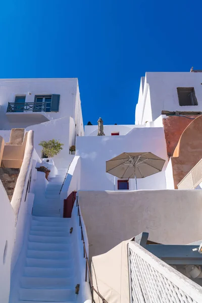 Santorini Adasında Oia Beyaz Badanalı Evler Arasında Dar Adımlar Yunanistan — Stok fotoğraf