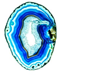 Beyaz arka plan üzerinde izole doğal kuş deseni ile akik taşı