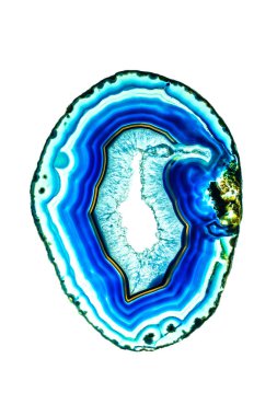 Beyaz arka plan üzerinde izole doğal kuş deseni ile akik taşı