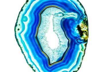 Beyaz arka plan üzerinde izole doğal kuş deseni ile akik taşı