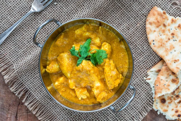 Kyckling Korma Curry Med Naan Bröd Uppifrån — Stockfoto