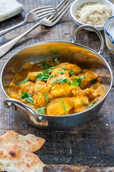 Frango Korma Caril Com Pão Naan Visão Alto Ângulo — Fotografia de Stock