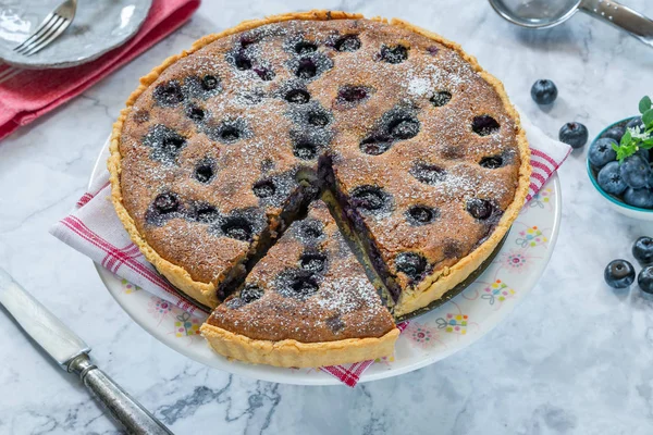 Blaubeeren Mandeltorte Mit Puderzucker Bestäubt — Stockfoto