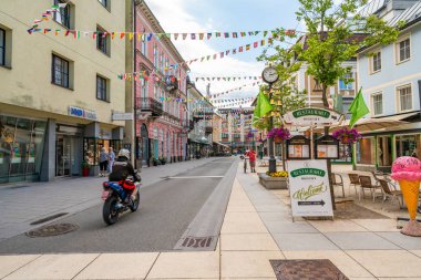 Bad Ischl, Avusturya - 07 Temmuz 2019: Bad Ischl, Avusturya'nın Salzburg şehrinin doğusunda yer alır. Salzkammergut bölgesinin Alp göllerine ve dağlarına açılan kapı olarak bilinir..