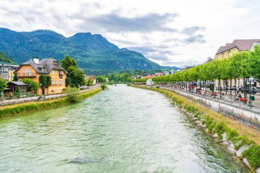 Bad Ischl, Avusturya - 07 Temmuz 2019: Bad Ischl, Avusturya'nın Salzburg şehrinin doğusunda yer alır. Salzkammergut bölgesinin Alp göllerine ve dağlarına açılan kapı olarak bilinir..